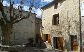 Une maison dans le village