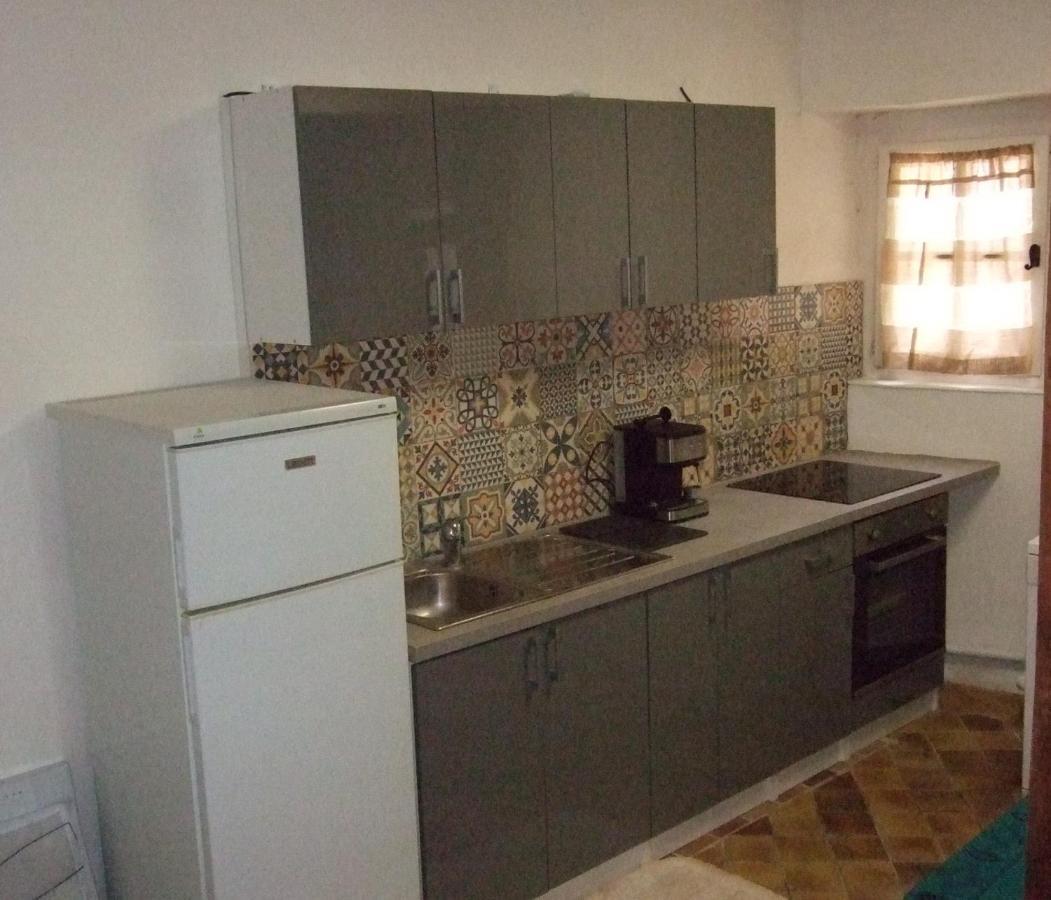 Une maison dans le village Ribiers Extérieur photo