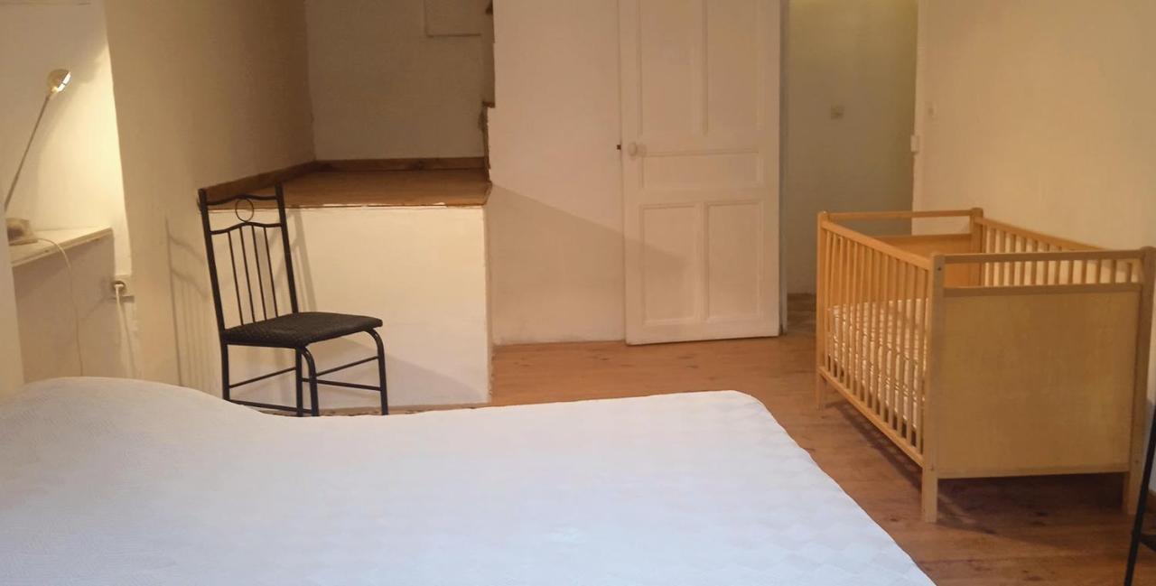 Une maison dans le village Ribiers Extérieur photo