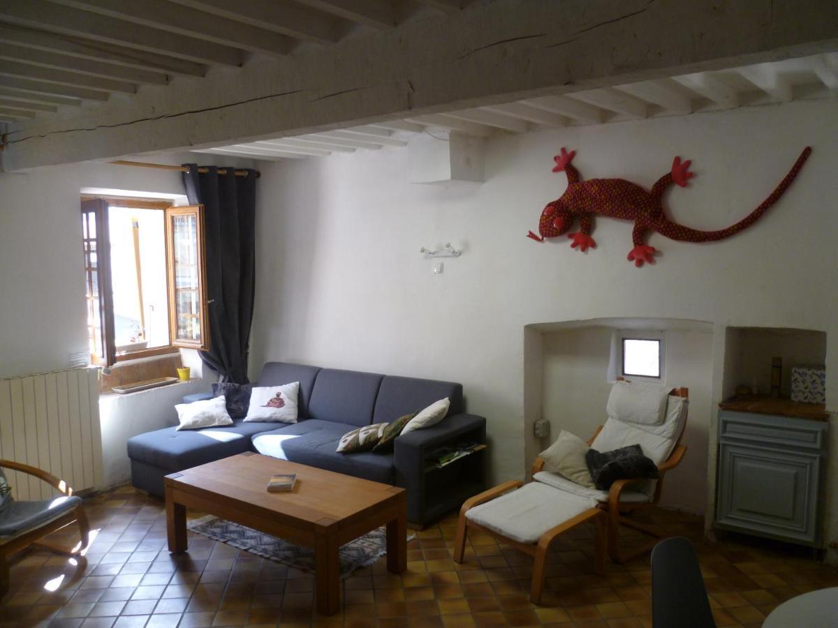 Une maison dans le village Ribiers Extérieur photo