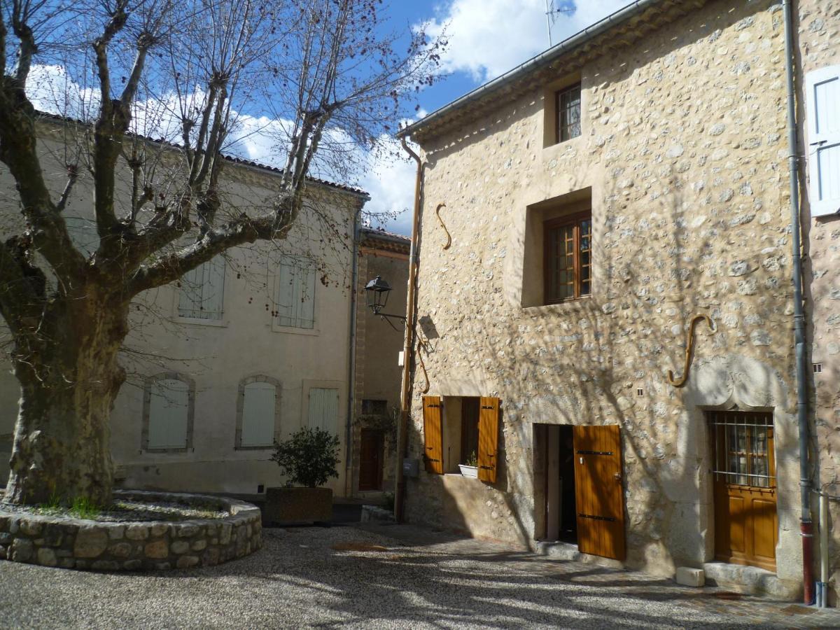 Une maison dans le village Ribiers Extérieur photo